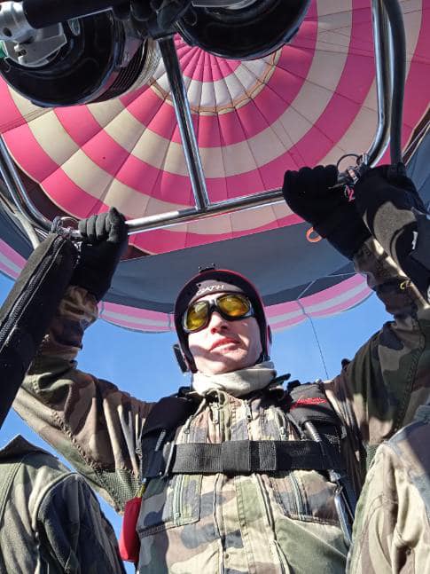 Saut en parachute d'une montgolfière